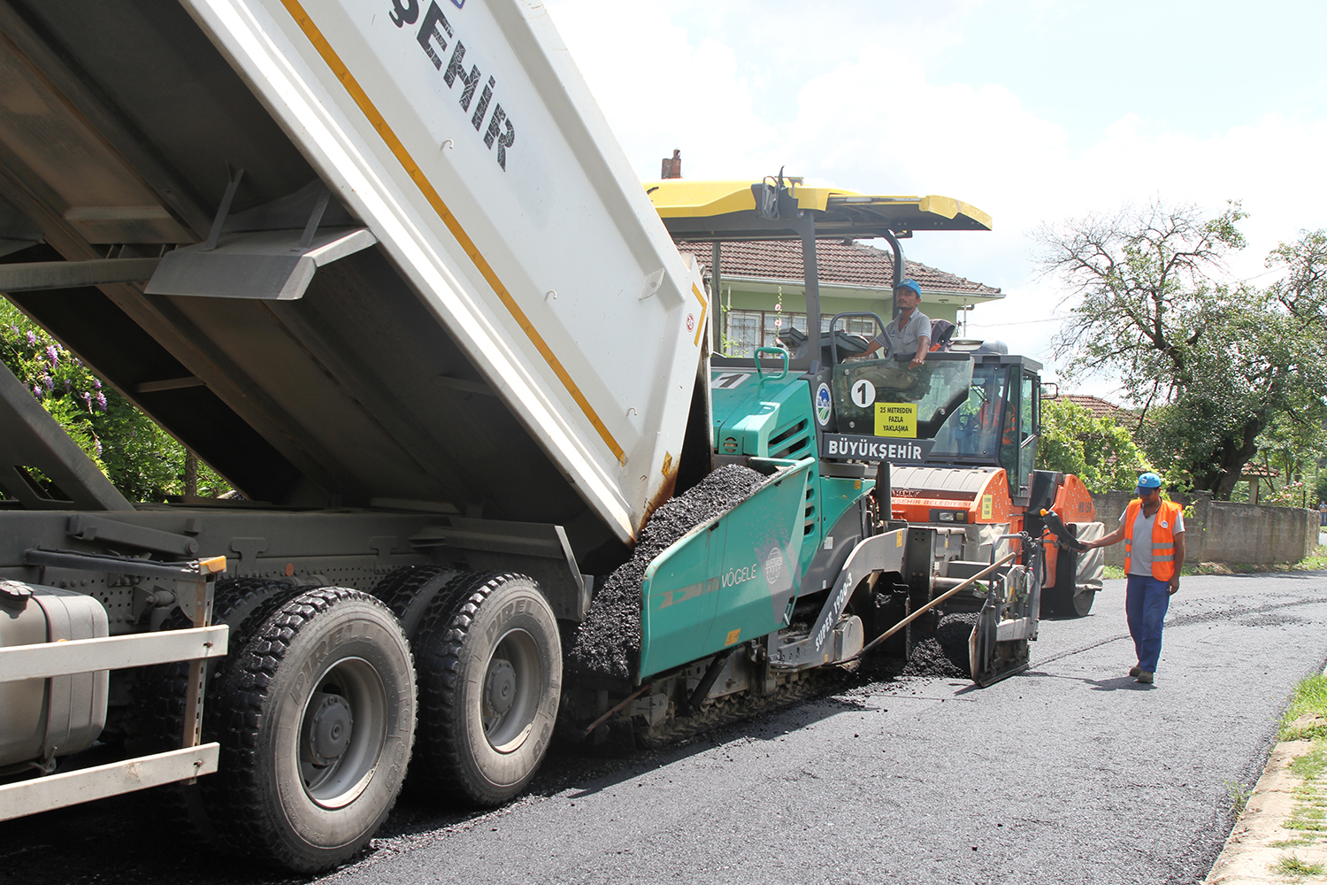Büyükşehir’den 5 ayda 136 bin 397 ton asfalt