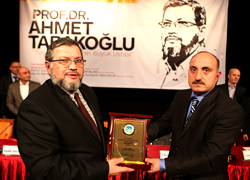 Ahmet Tabakoğlu Bir Okuldur 