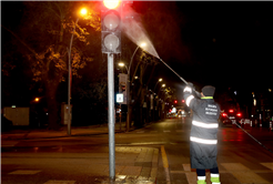 Büyükşehir’den trafik ışıklarında temizlik mesaisi