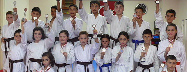 Karatenin Minik Yıldızları
