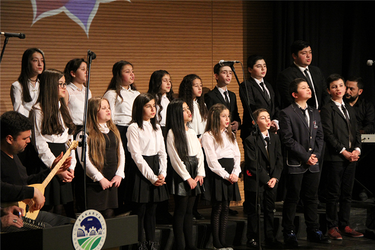 Çocuk korosundan büyüleyici performans