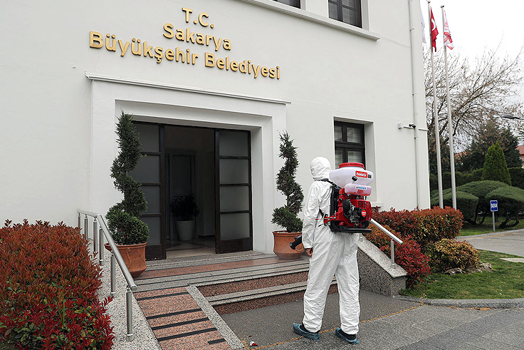 Büyükşehir dezenfekte ekipleri görevde
