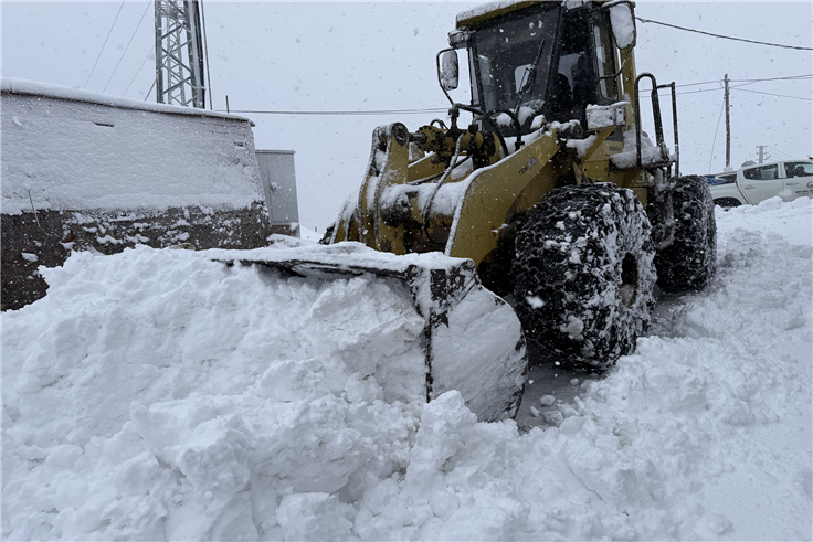 Büyükşehir’in kar mesaisi sonuç verdi: 6 grup yolu ulaşıma açıldı