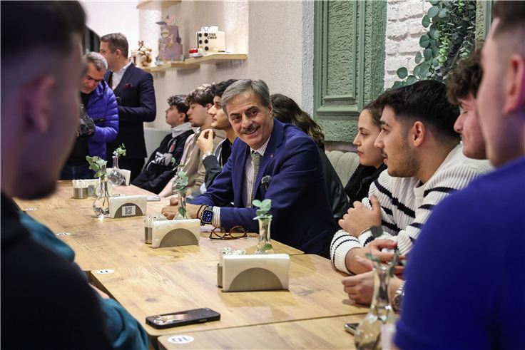 “Gençlerimizin her alanda kendilerini geliştireceği projeleri hayata geçireceğiz”