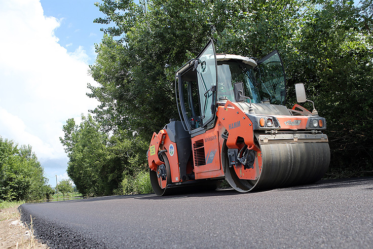 Karasu’da yollar bayrama hazırlanıyor