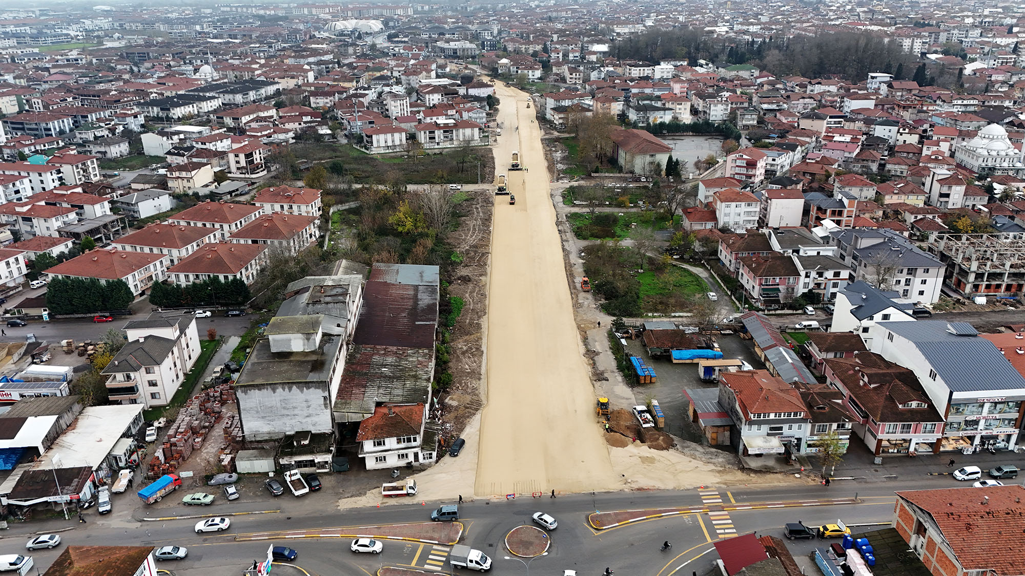 Şehir merkezinin beklediği bağlantı yolunda üstyapı çalışmalarına geçildi