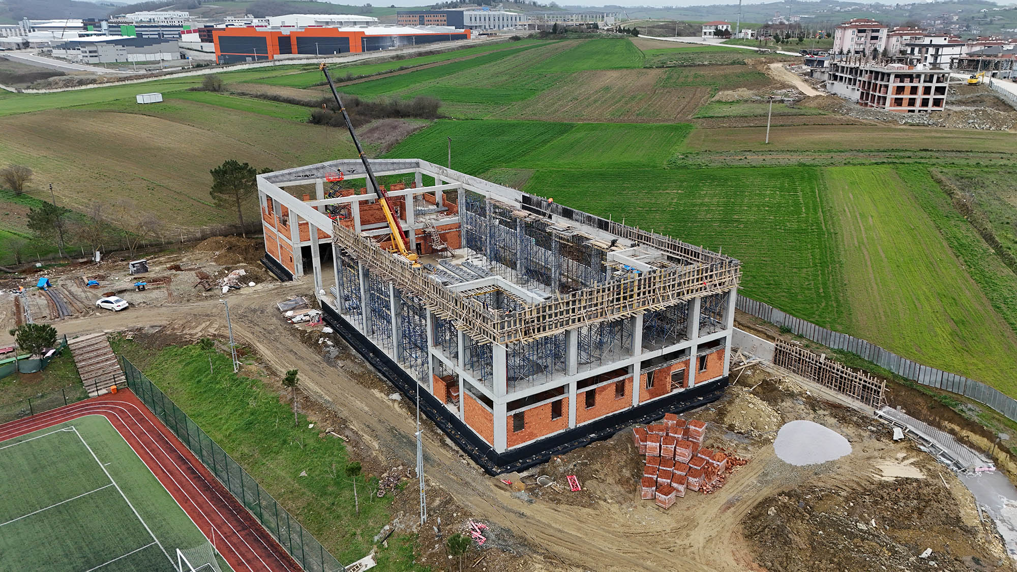 Üç ilçede kapalı spor salonları inşası yükseliyor