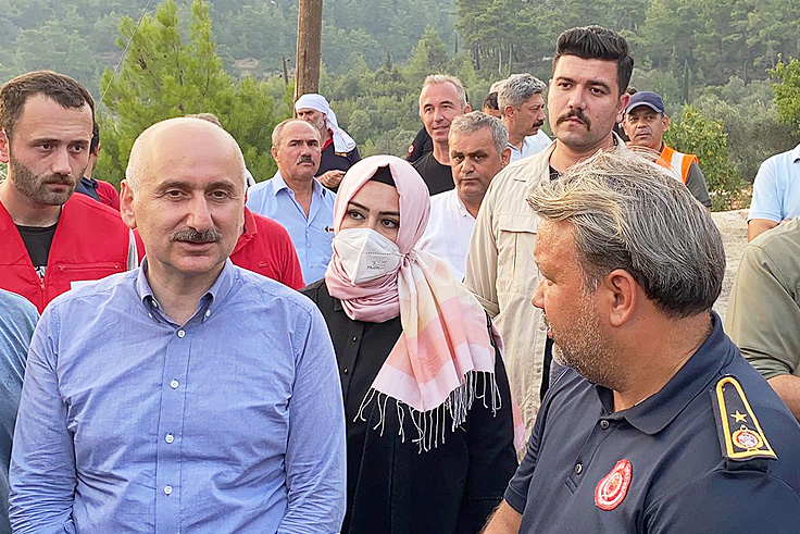 Bakan Karaismailoğlu Büyükşehir ekibinden bilgi aldı