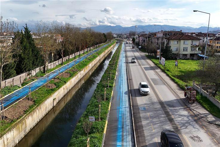 Büyükşehir’in ‘Yeşil Şehir’ vizyonu sahada: 3 ayda 2 bin 500 ağaç toprakla buluştu