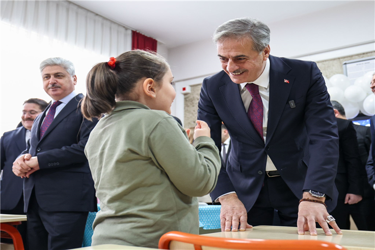 Yusuf Alemdar çocukların karne sevincini paylaştı: “Geleceğe doğru attığınız her adımda yanınızda biz olacağız”