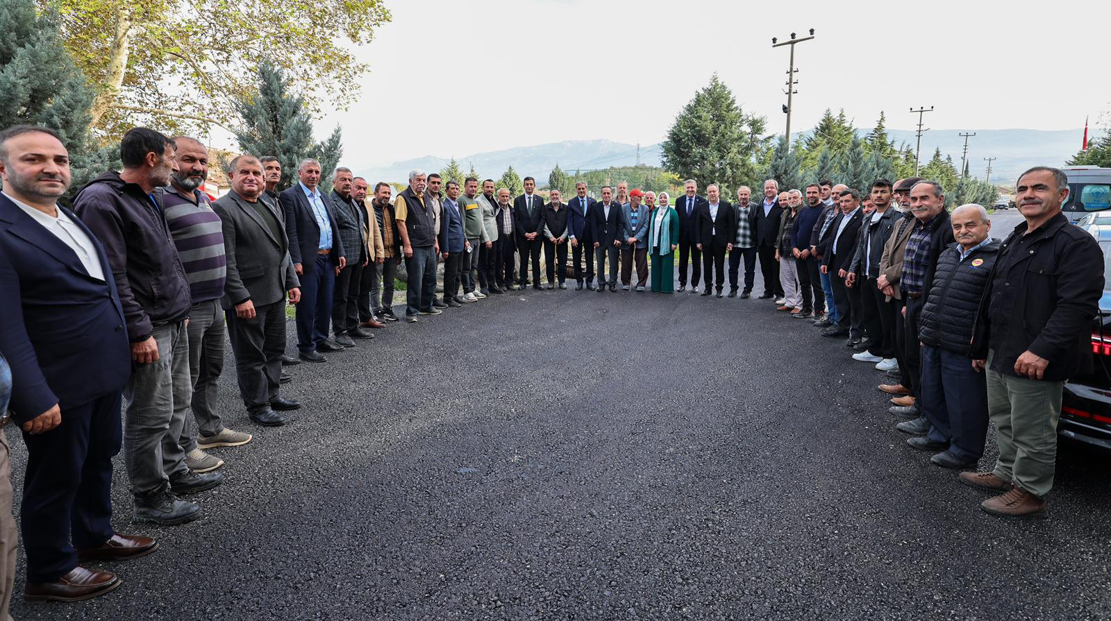 “Pamukova’da güvenli ve konforlu ulaşım için asfalt çalışmalarımız devam edecek”