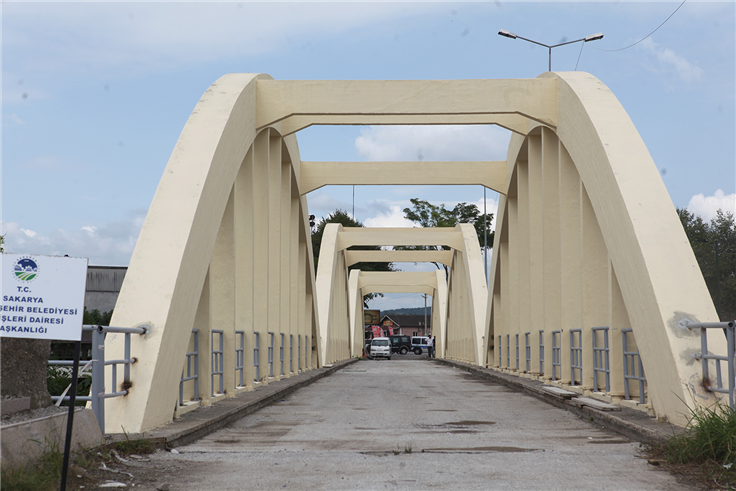 Tarihi Sakarya Köprüsü’nde bakım çalışması devam ediyor