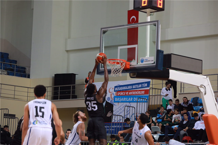 Büyükşehir Europe Cup’a mağlubiyetle başladı