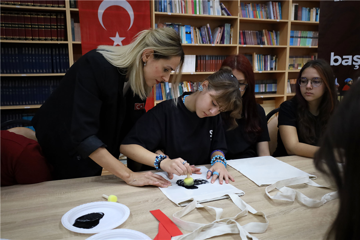 SAMEK’ten anlamlı etkinlik: Sakarya Anadolu Lisesi’nde 29 Ekim coşkusu
