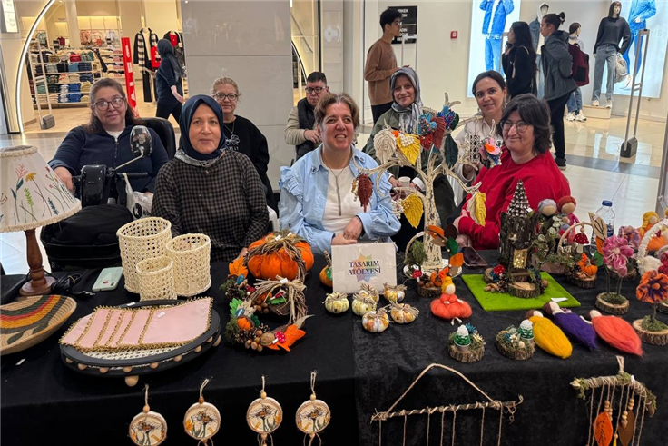 Engelsiz Hobi Atölyelerinin el emeği ürünleri Agora AVM’de sergilendi