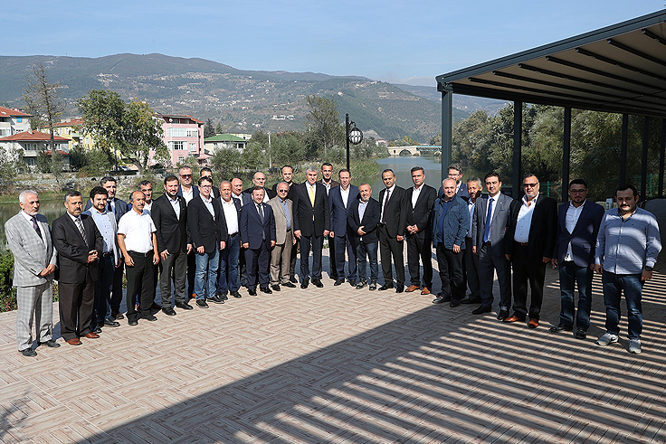 Geyve Cumhuriyet Meydanı yenilenecek