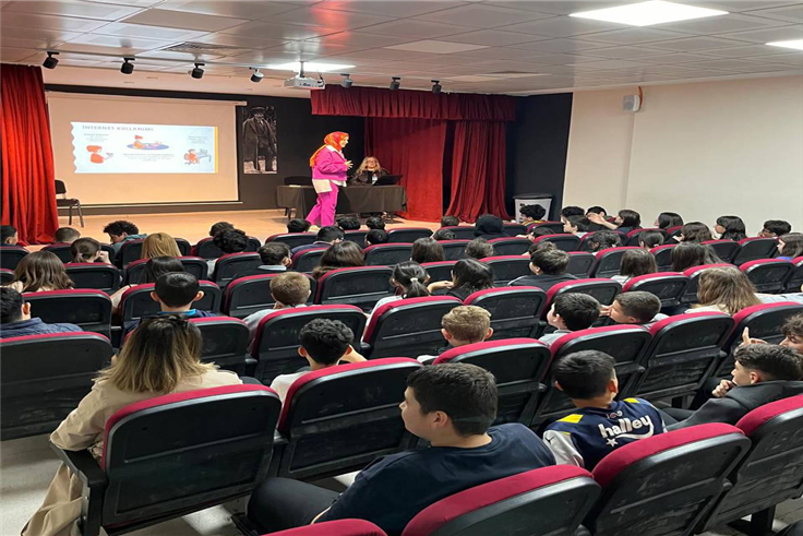 Büyükşehir’den öğrencilere “Dijital Denge” semineri