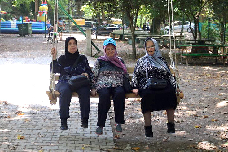 Yaşlılar şehrin güzelliklerini keşfediyor