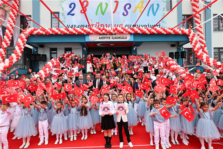 Alemdar miniklerin 23 Nisan coşkusuna ortak oldu: “Tüm çocuklarımızın bayramı kutlu olsun”