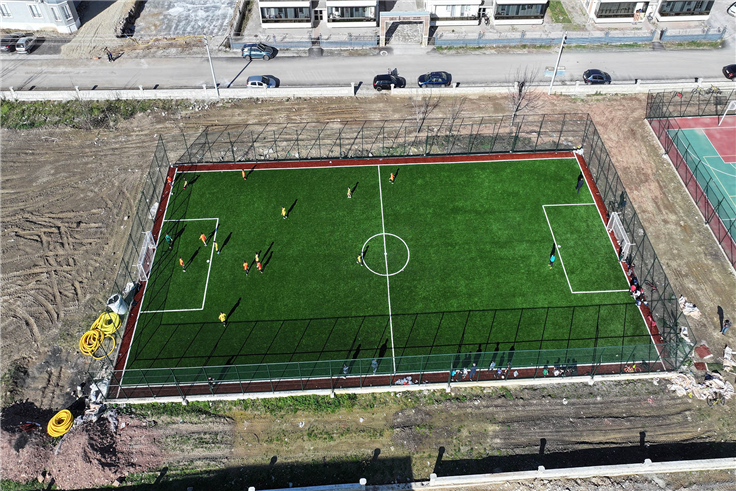 Futbol, basketbol, voleybol sahası Hanlıköy’de çocukların göz bebeği oldu