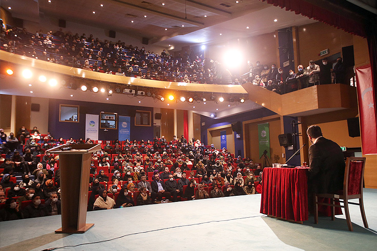 Büyükşehir Belediyesi düzenlediği konferansla Hz. Mevlana’yı andı