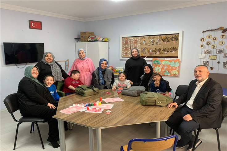 Büyükşehir’den Pamukova’da özel öğrencilere anlamlı ziyaret