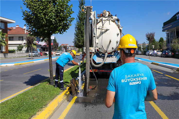SASKİ kuvvetli yağış uyarılarına karşı altyapı temizliği için sahada