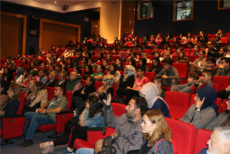 Gelişimi önce vücudumuzda yaşarız 