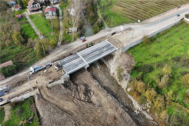 Karapürçek ulaşımına güç katacak Mesudiye Köprüsü’ne adım adım