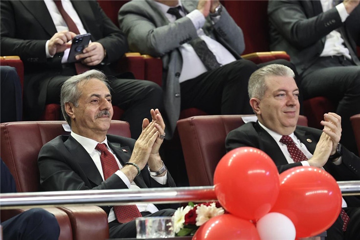 “Gençlerimizin yanında oluyor, onların sporla, sanatla ve eğitimle iç içe büyümesi için gereken desteği sunuyoruz”