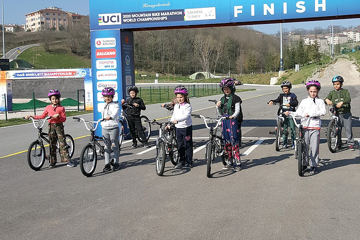 Minik öğrenciler Bisiklet Vadisi’nde güvenli sürüş eğitimi aldı