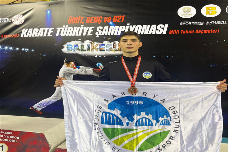 Büyükşehir karate sporcularından gurur tablosu