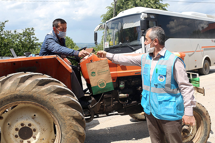 Ferizli’de hanelere maskeler ulaşmaya başladı