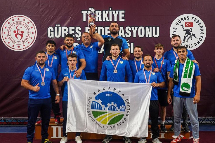 Büyükşehir güreş takımı Türkiye 1. Ligi’ne yükseldi