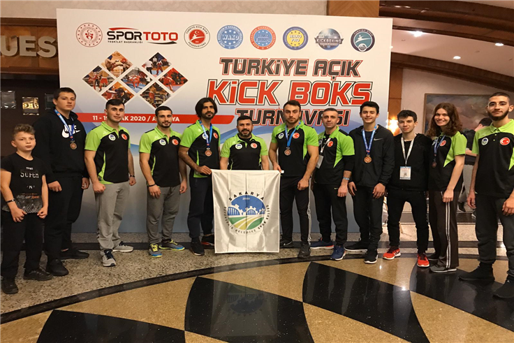 Kick Boks’ta Büyükşehirli sporcular kürsüde
