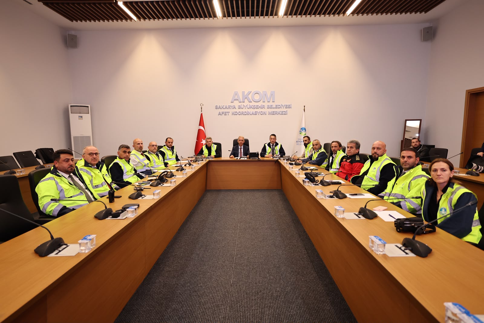 Büyükşehir sağanak için ‘Acil’ koduyla toplandı: 225 araç, 560 personel sahada