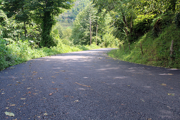 Hendek’te iki mahalleye asfalt