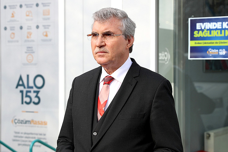 “Sağlık çalışanlarımız eşsiz bir başarıya imza atıyor”