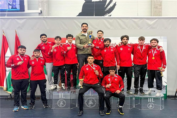 Büyükşehir’in milli sporcularından Macaristan’da çifte madalya