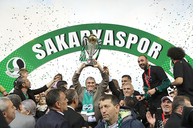 Sakaryaspor şampiyonluk kupasına kavuştu