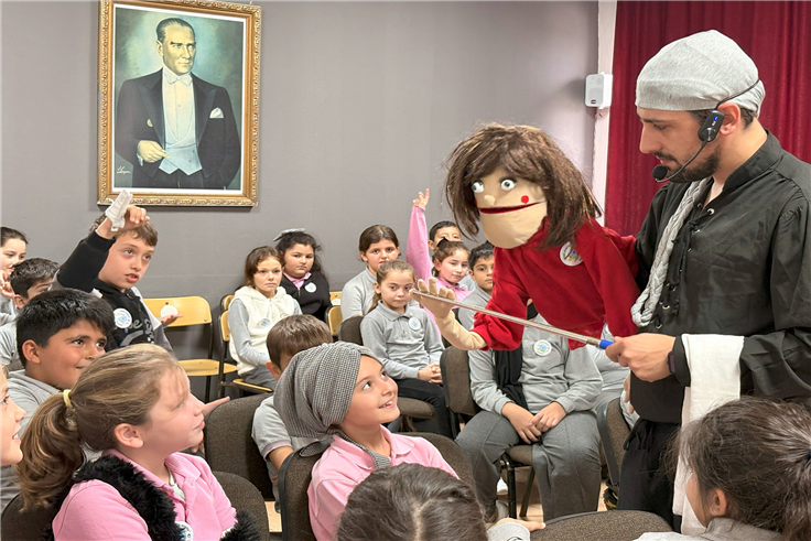 “Akça” çocuk tiyatrosu 16 ilçede miniklerle buluştu