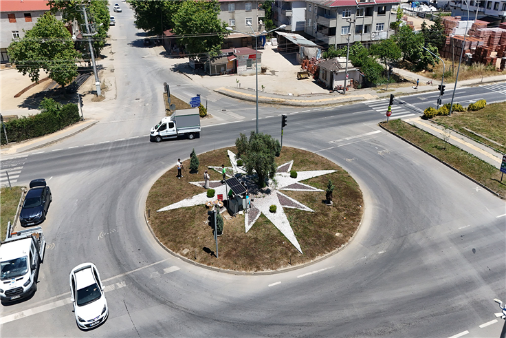 Kavşaklarda elektrik kesintisine son: Büyükşehir’den güneş enerjili çözüm