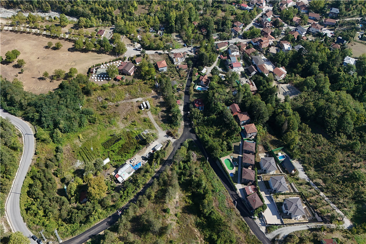 Sapanca’da yollar asfaltla yeni yüzüne kavuşuyor: İlmiye’den Fevziye’ye geçildi