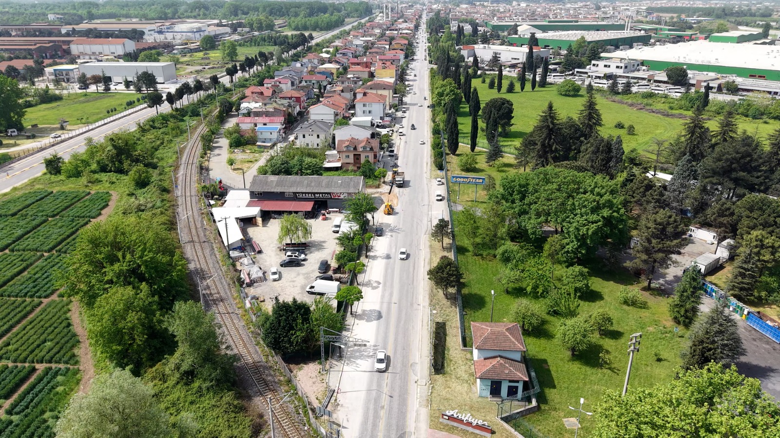 Arifiye’nin merkezi Büyükşehirle sil baştan yenileniyor