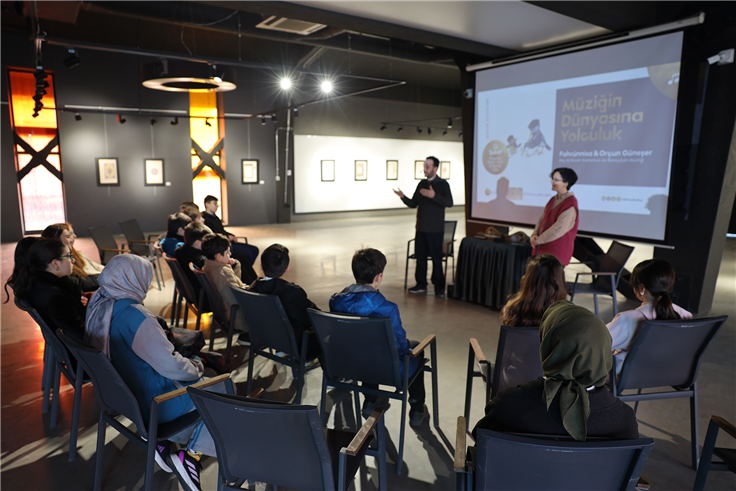 Çocuklara OSM’de müziğin dünyasına yolculuk yaptı