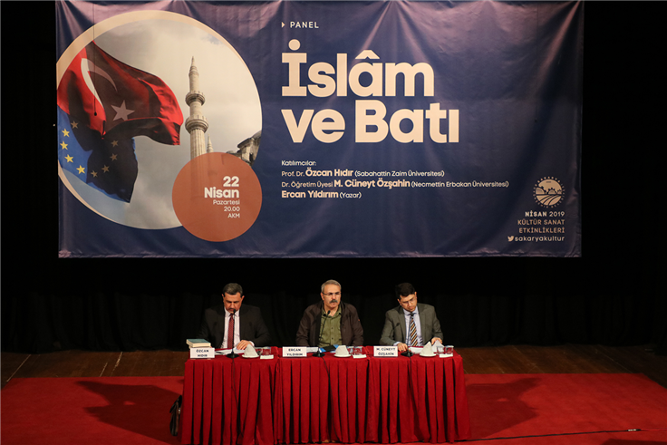 İslam ve Batı paneli AKM’de konuşuldu