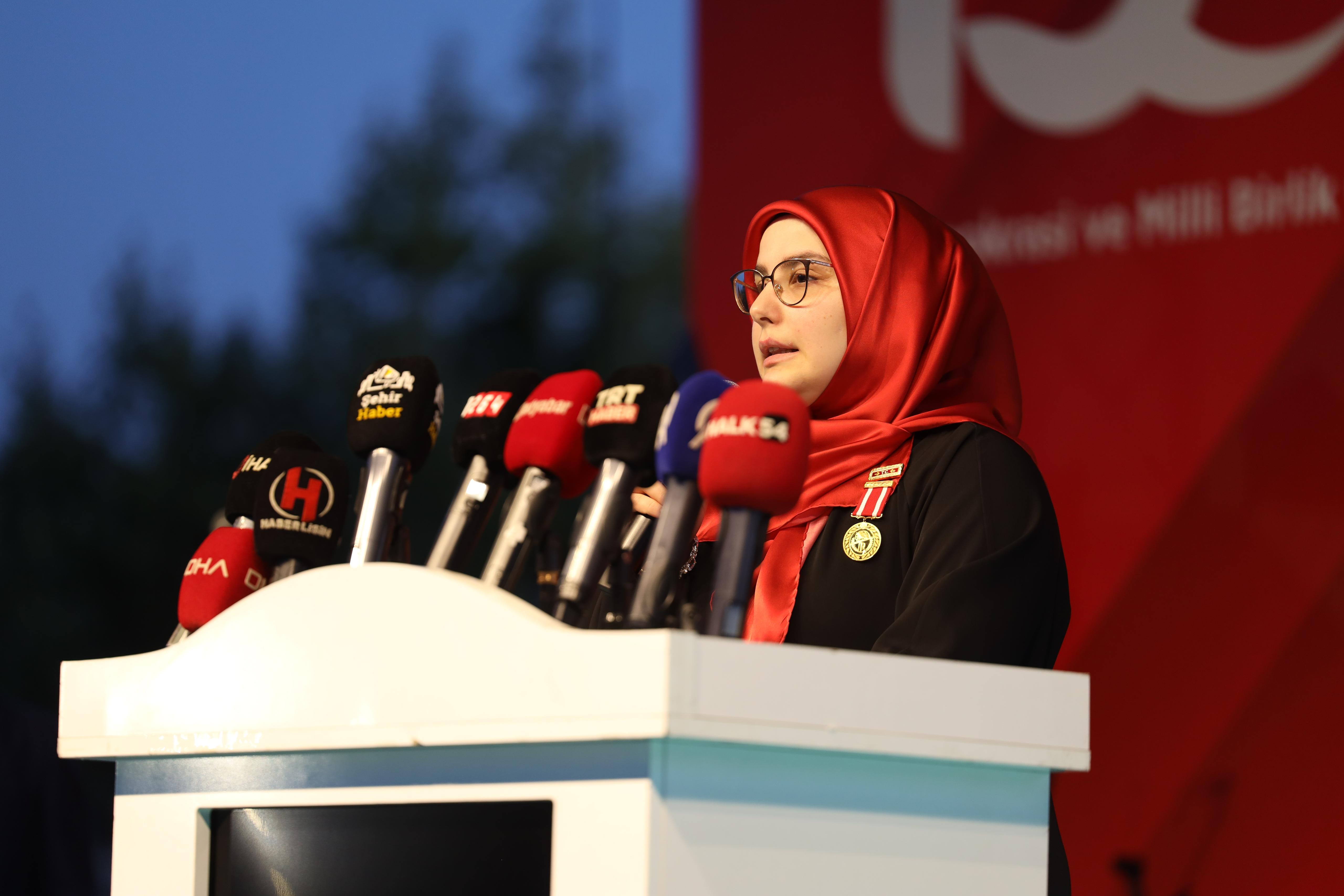 “O gece dünya, inananların vatan uğruna neler yapabileceğini izledi”