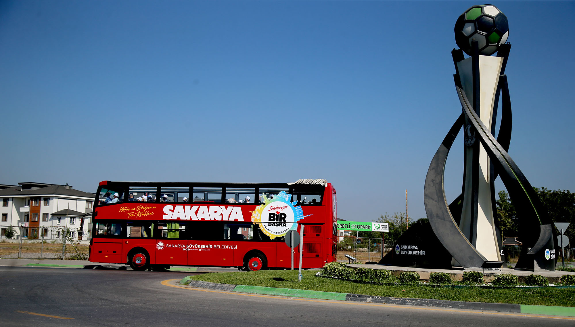 Büyükşehir’in çift katlı turizm otobüsü seferlerine başladı