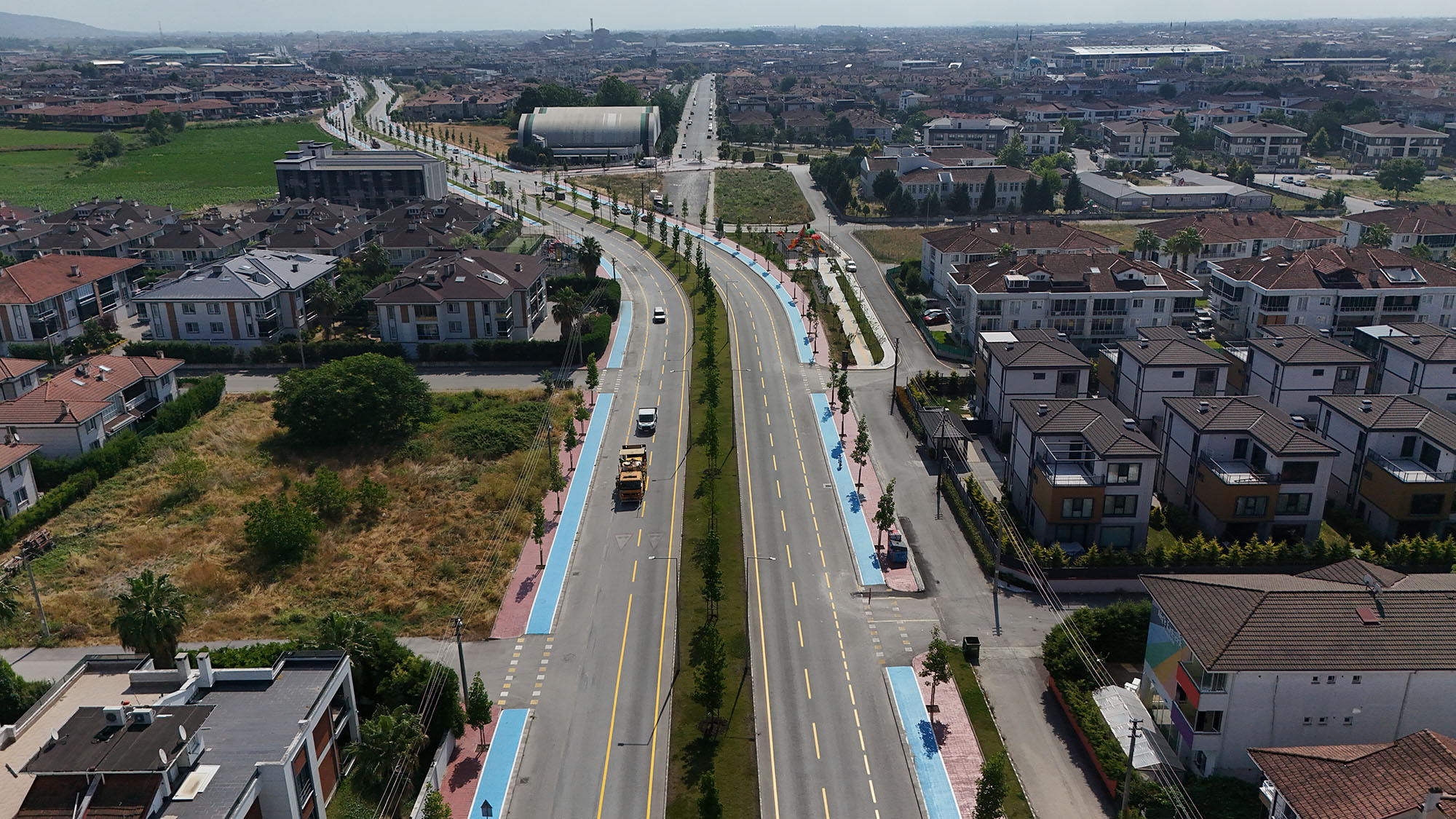 Büyükşehir, yol çizgilerini yenileyerek güvenli ulaşımı güçlendiriyor