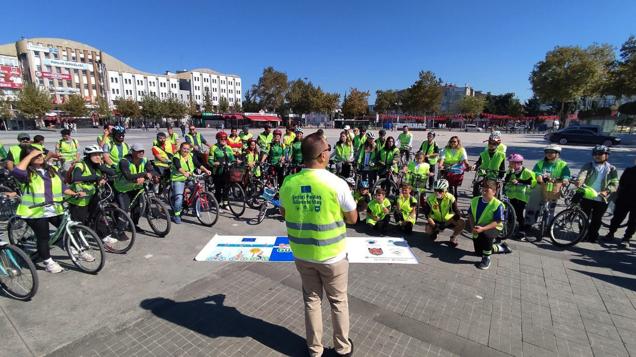 ‘Şeridi Paylaş, Güvenle Ulaş’ projesinde pedallar şehir merkezinde döndü